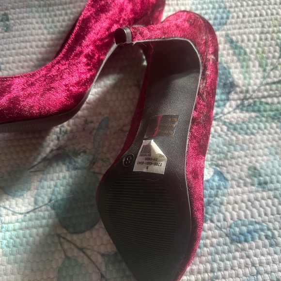 Just in time for CHRISTMAS PARTIES! - Picture 3 of 4